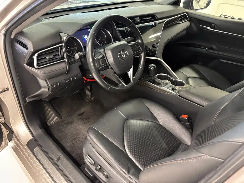 Toyota Camry — миниатюра 8