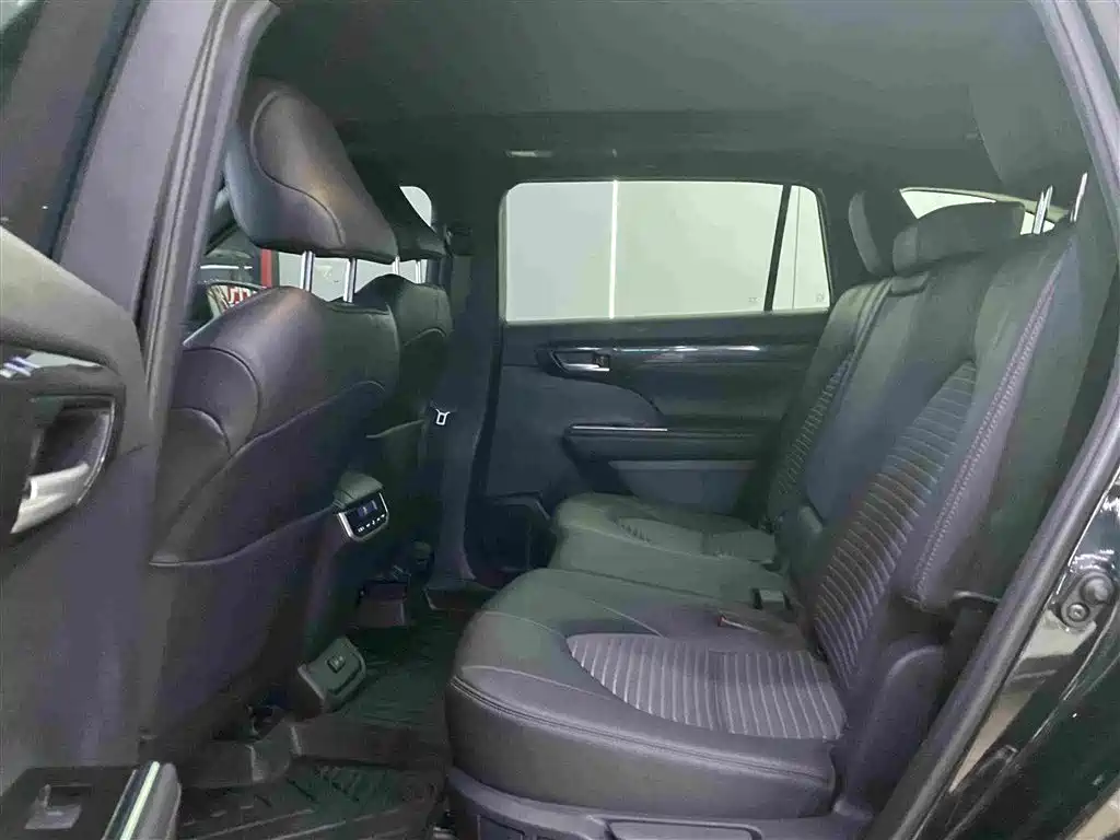 Toyota Crown Kluger — миниатюра 6