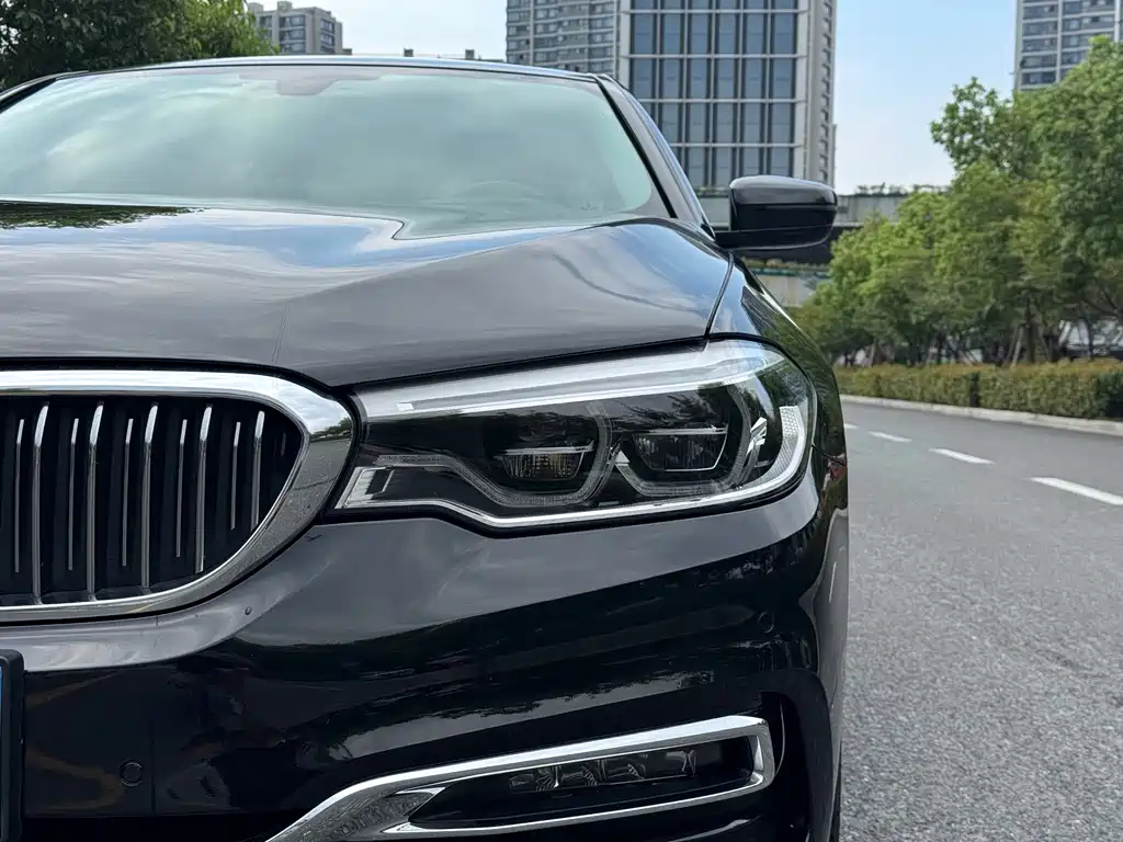 BMW 5 Series — миниатюра 10