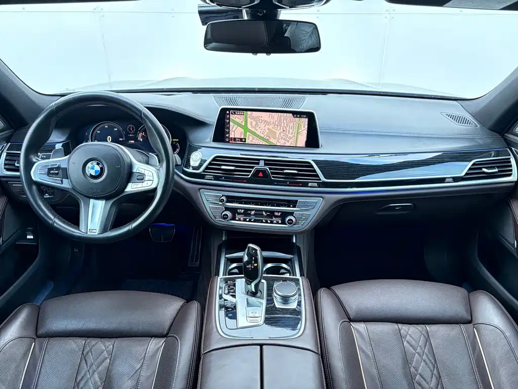 BMW 7 Series — миниатюра 21