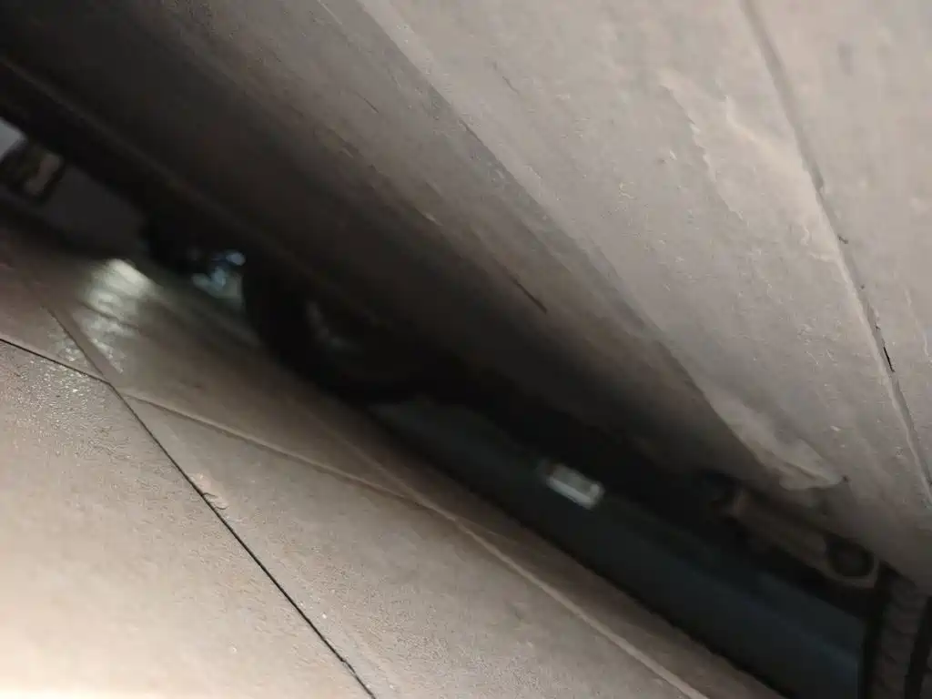 Tesla Model Y — миниатюра 15