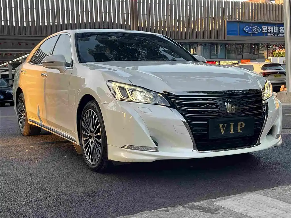 Toyota Crown — миниатюра 3