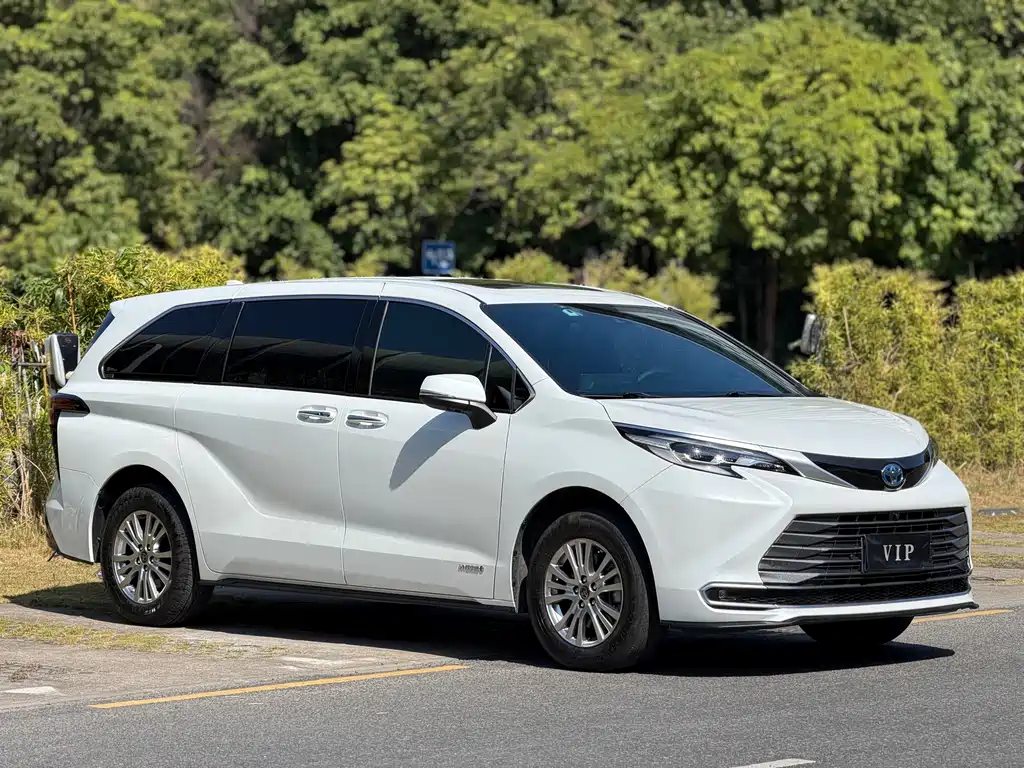Toyota Sienna — миниатюра 3