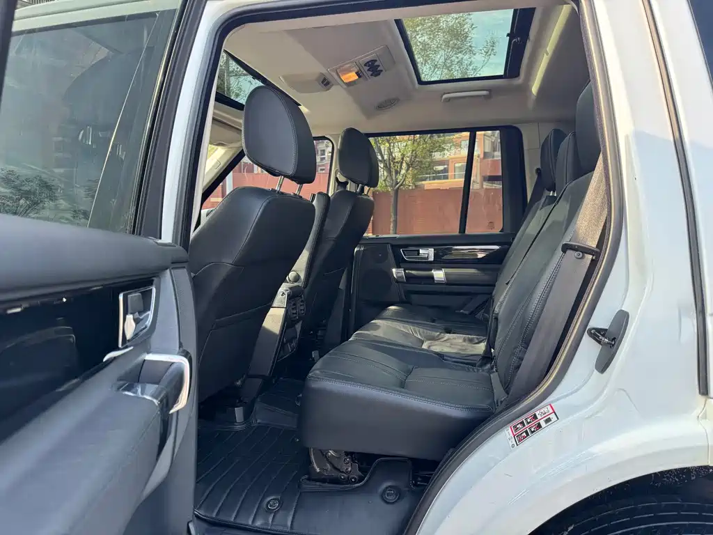 Land Rover Discovery — миниатюра 6