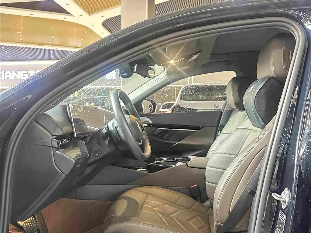BMW 5 Series — миниатюра 7