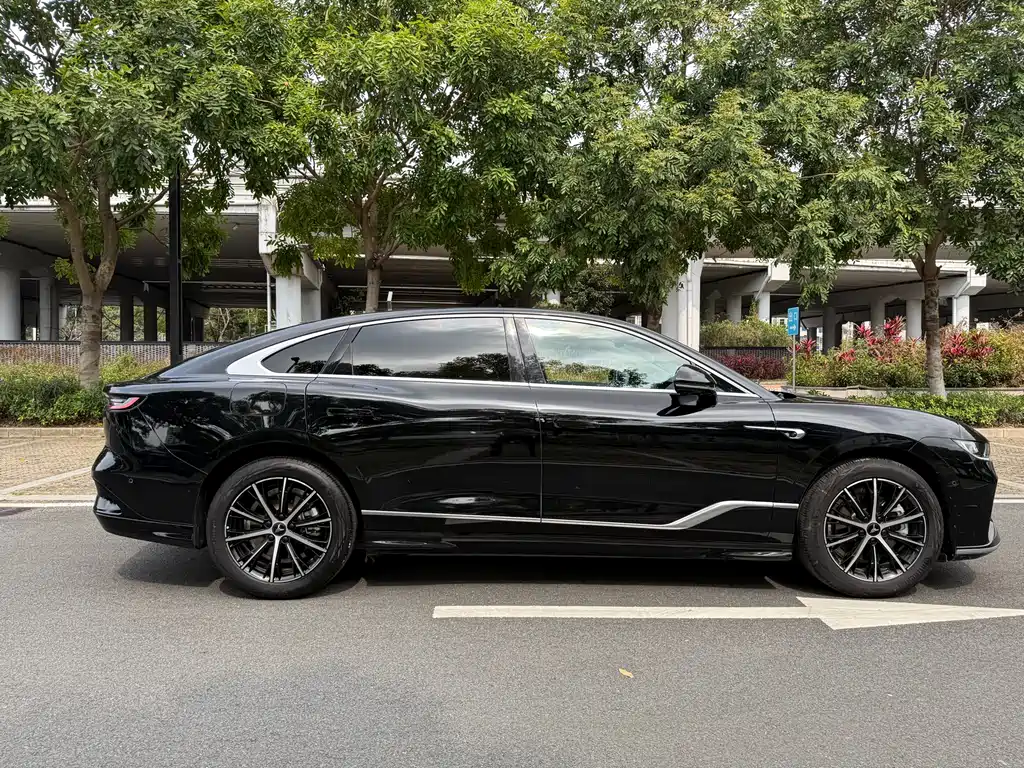 VOYAH LANTU CHASING LIGHT