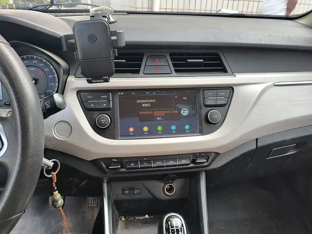 Geely Vision X3 — миниатюра 9