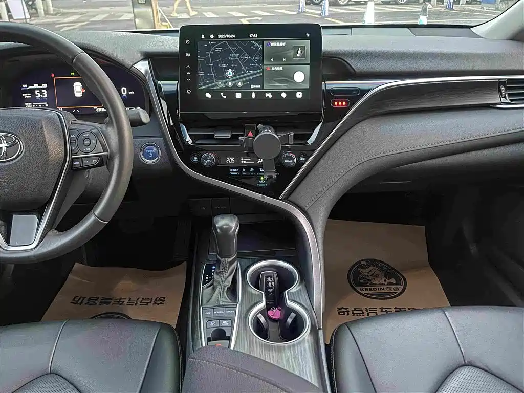 Toyota Camry — миниатюра 22