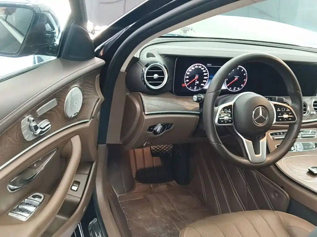Mercedes-Benz E-Class — миниатюра 16