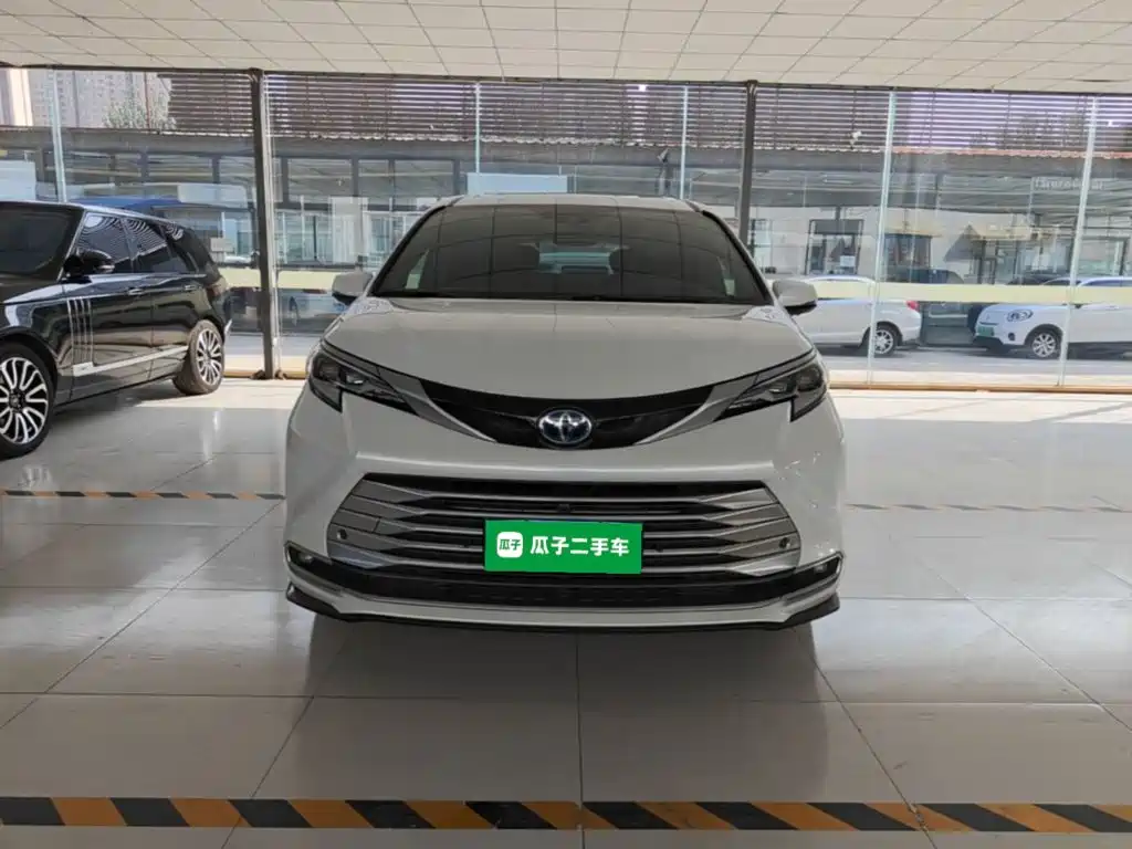 Toyota Sienna — миниатюра 3