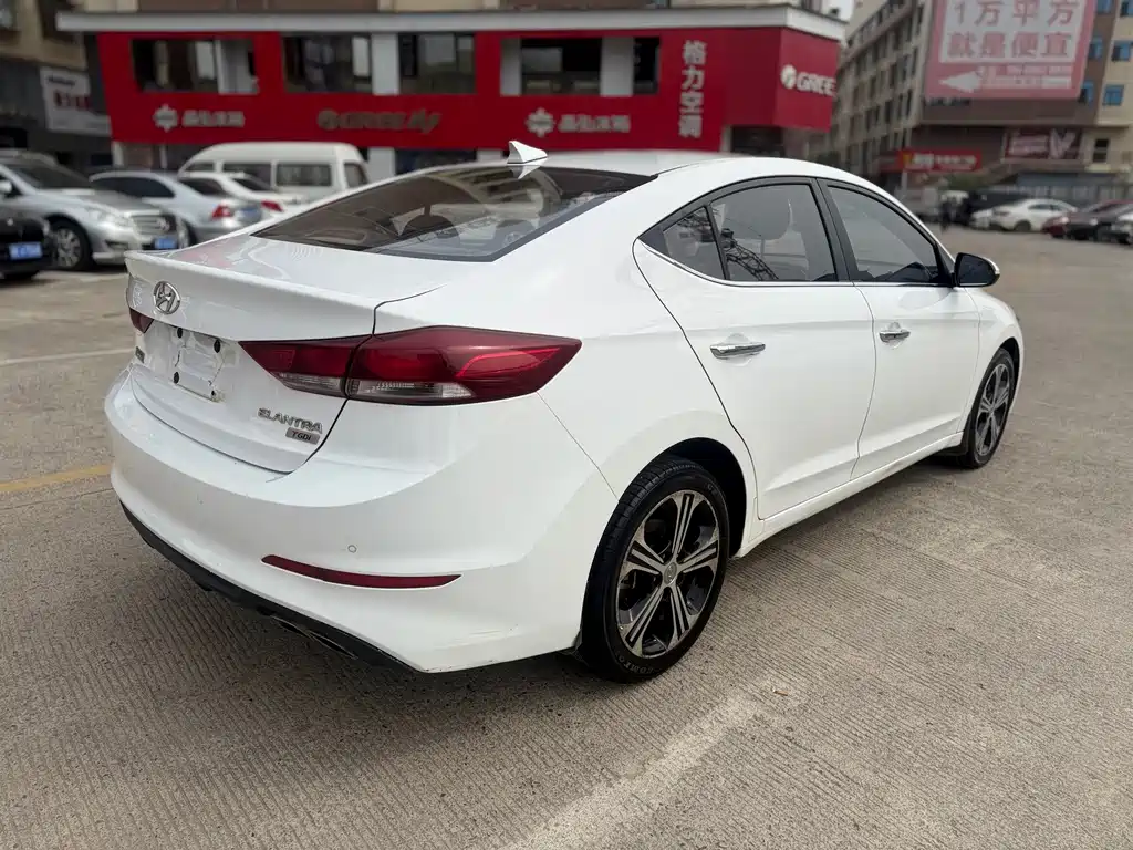 Hyundai Elantra — миниатюра 4