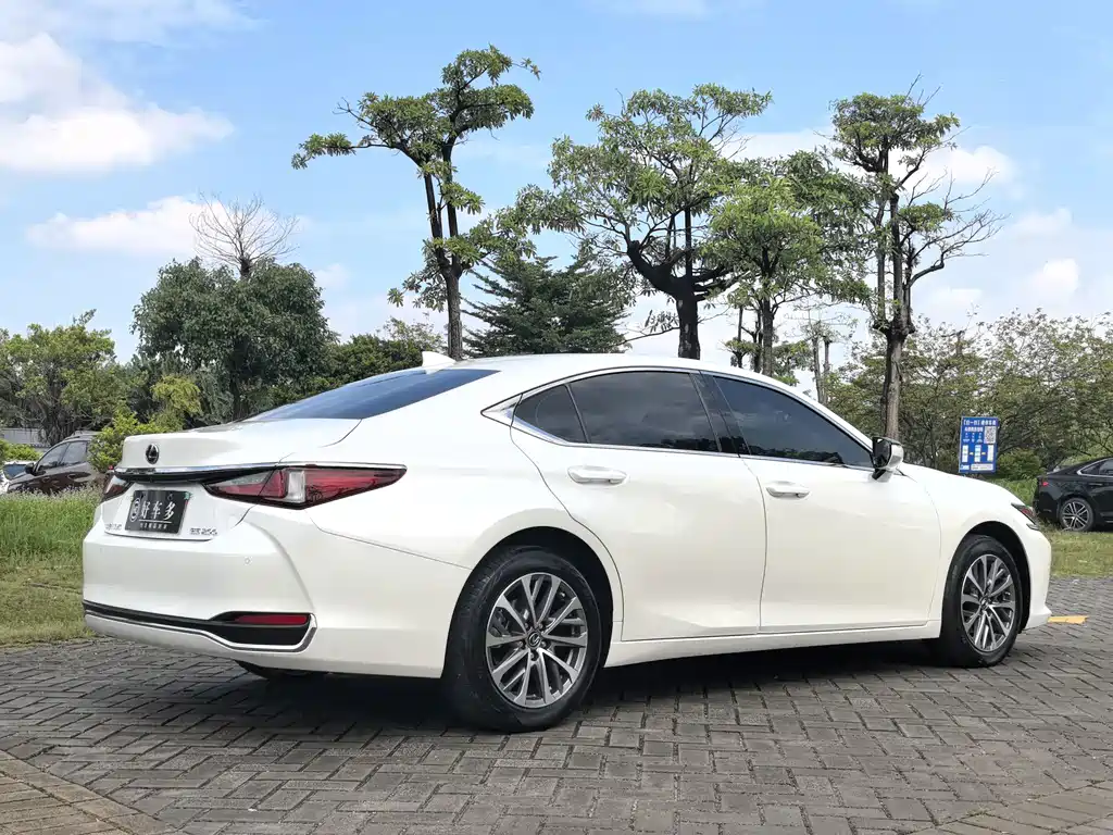 Lexus ES — миниатюра 4