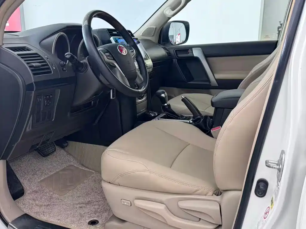 Toyota Land Cruiser Prado 2010 2.7L AT Luxury