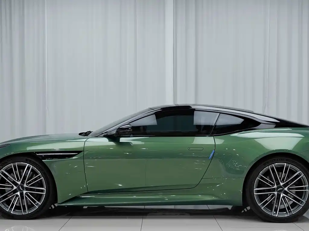 Aston Martin DB12 — миниатюра 3