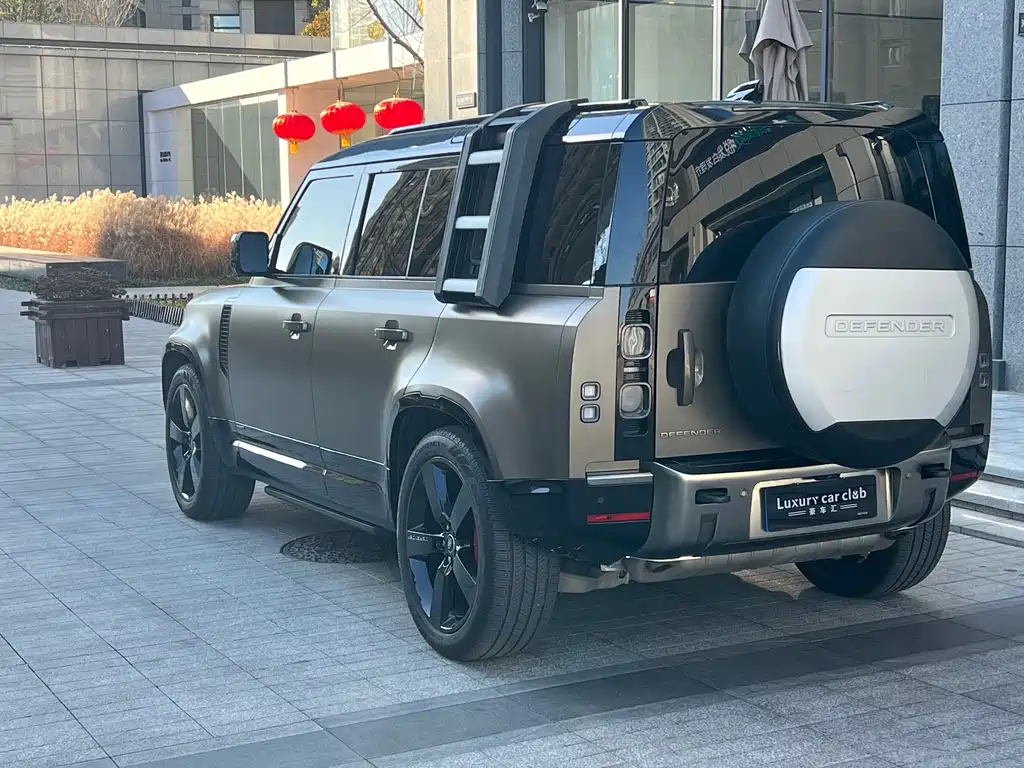 LAND ROVER DEFENDER