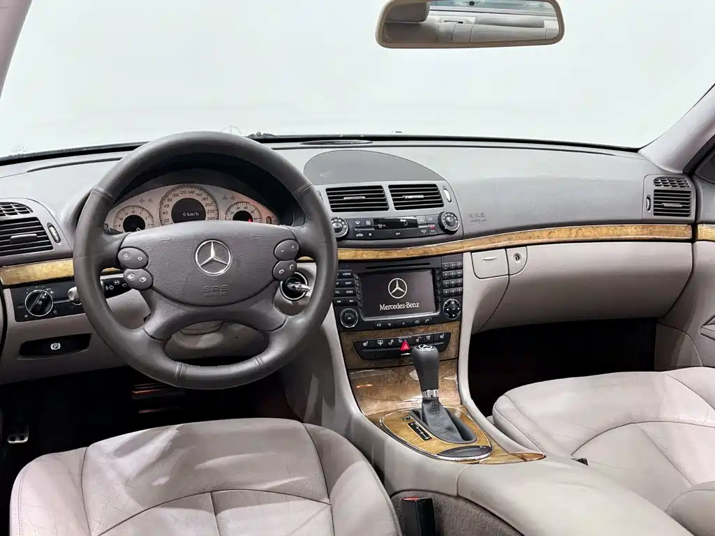 Mercedes-Benz E-Class — миниатюра 13