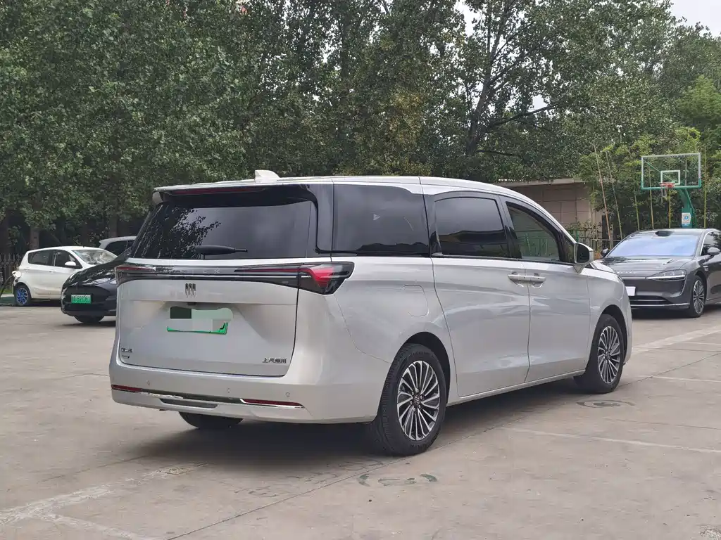 Buick GL8 Hybrid — миниатюра 6