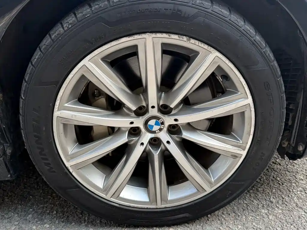 BMW 5 Series — миниатюра 15