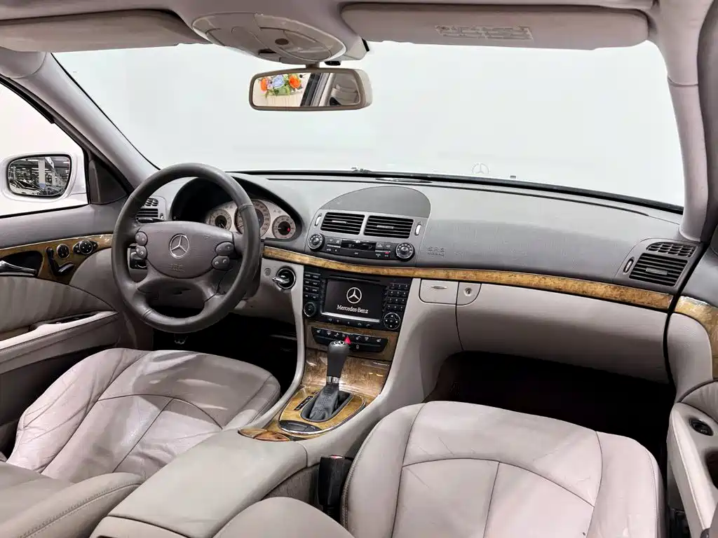 Mercedes-Benz E-Class — миниатюра 15