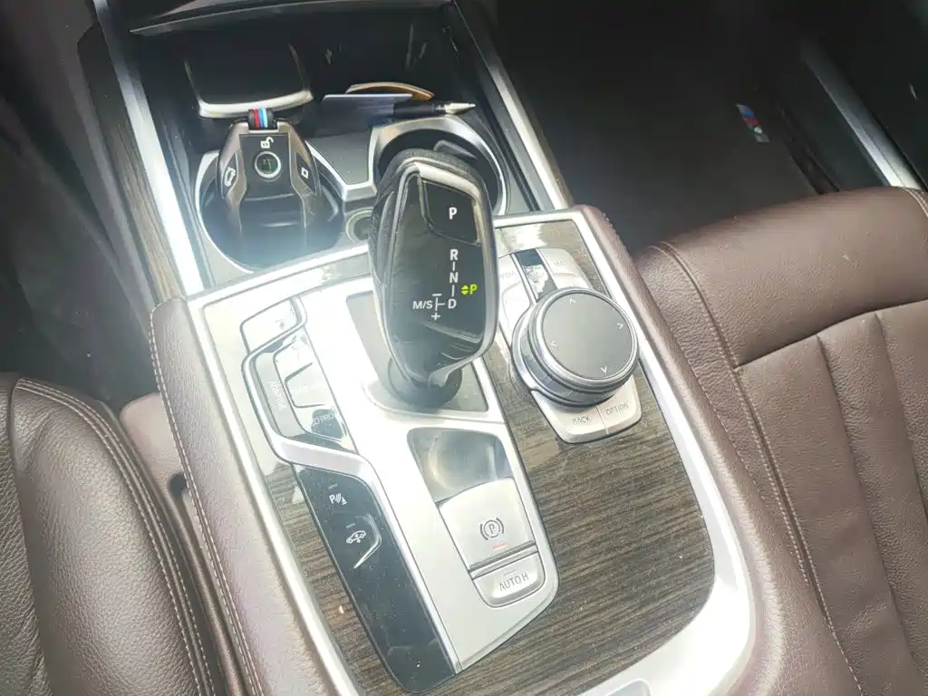 BMW 7 Series — миниатюра 15