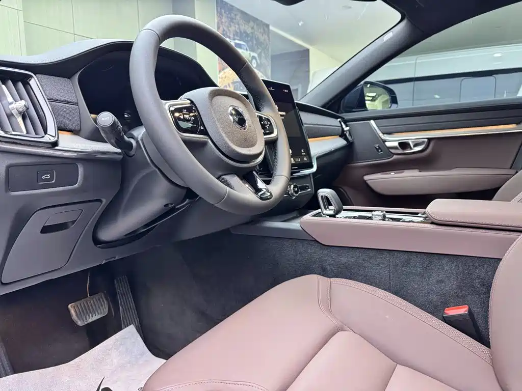 Volvo S90 — миниатюра 8
