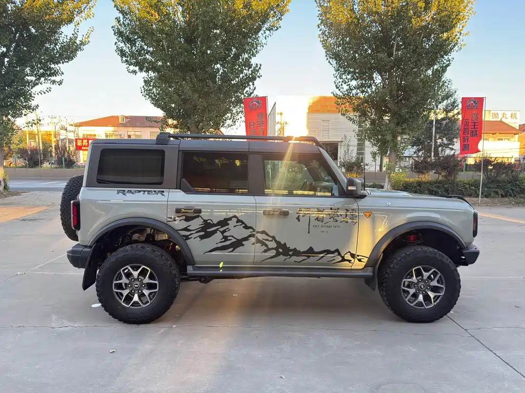 Ford Bronco — миниатюра 4
