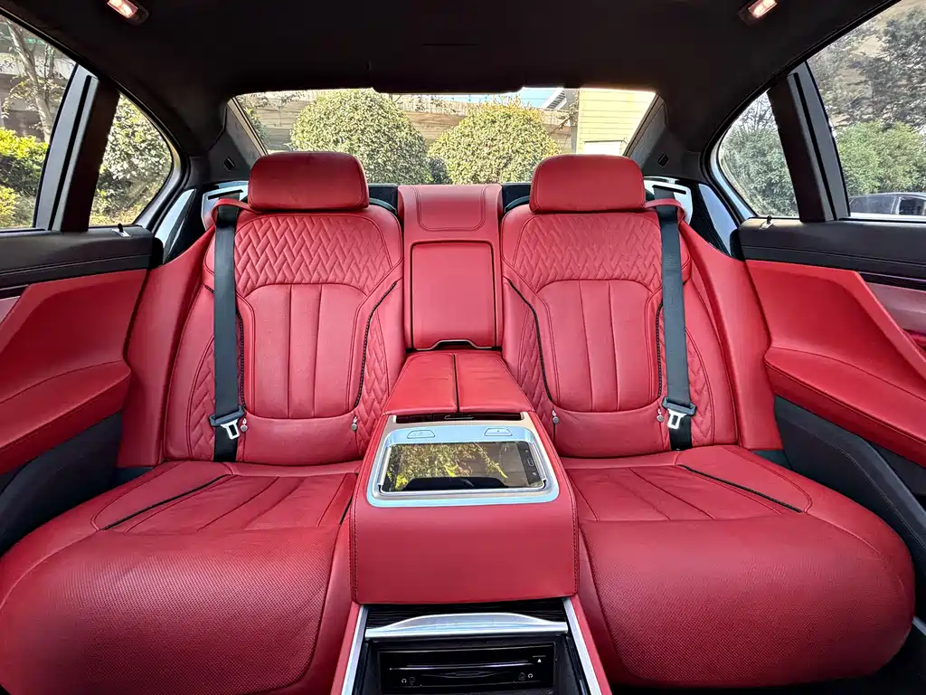 BMW 7 Series — миниатюра 14