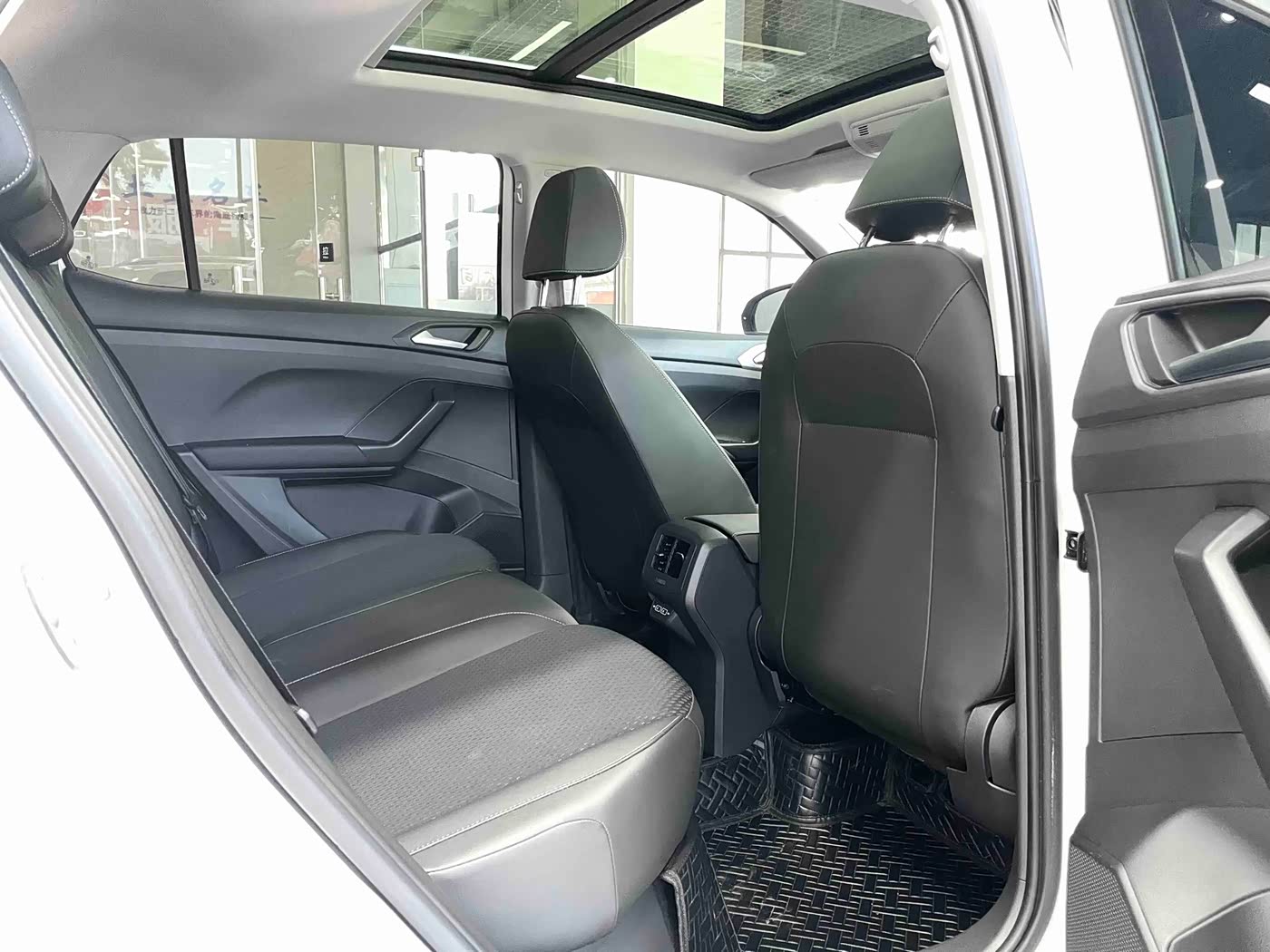Volkswagen Tanying 1.5 л 2022 г. Белый, пробег 27799 км