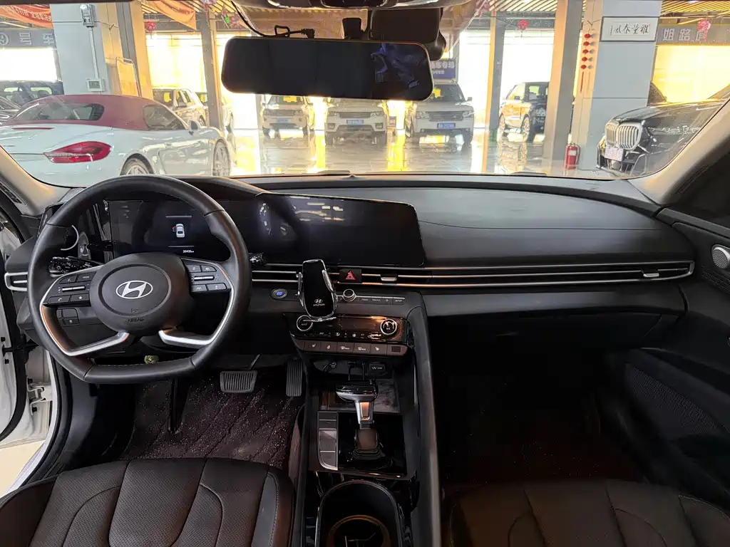 Hyundai Elantra — миниатюра 4