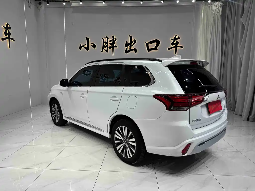 Mitsubishi Outlander — миниатюра 6