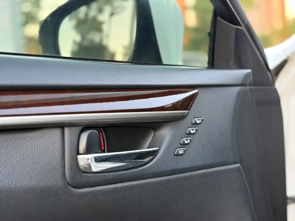 Lexus ES — миниатюра 6