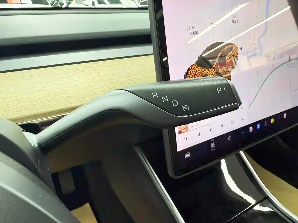 Tesla Model 3 — миниатюра 12