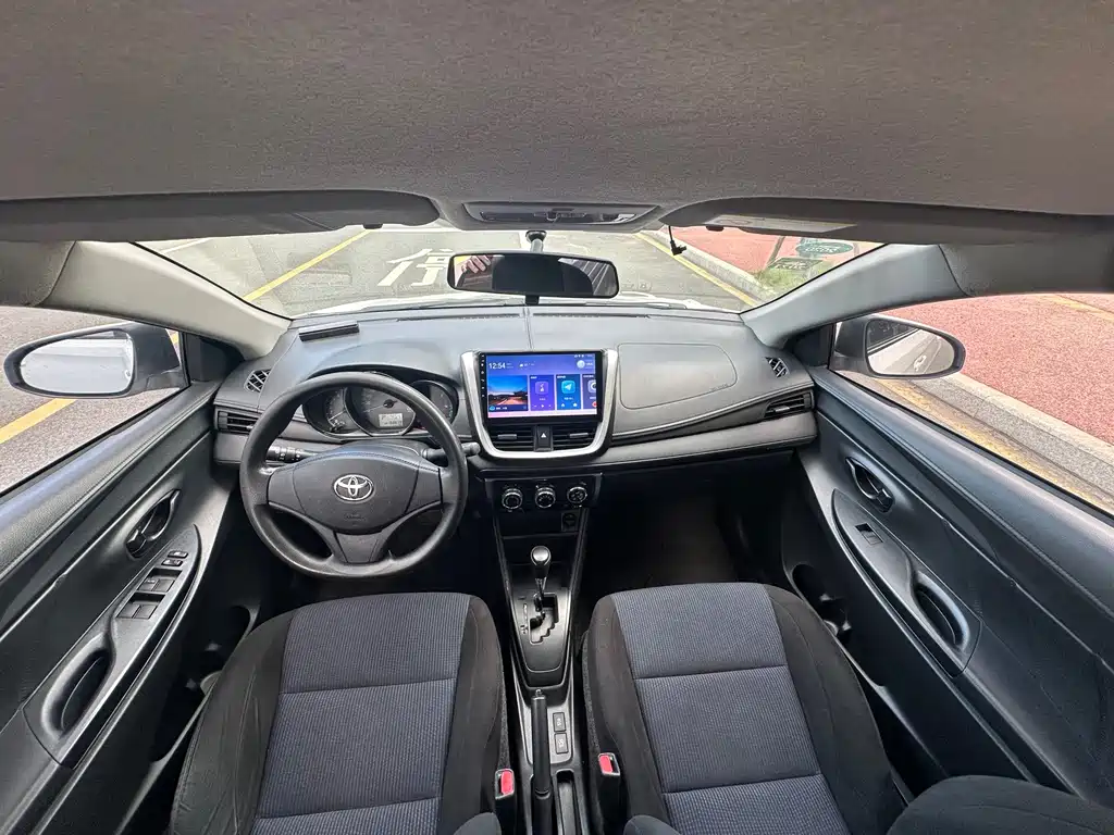 Toyota Yaris L — миниатюра 6