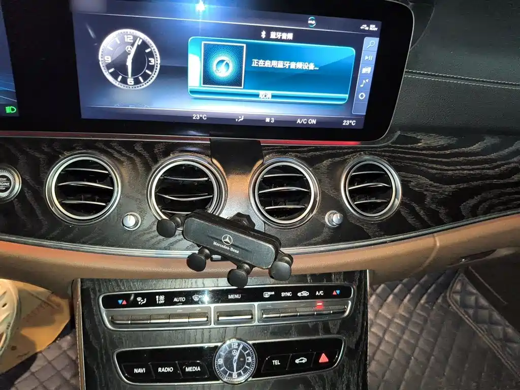 Mercedes-Benz E-Class — миниатюра 6