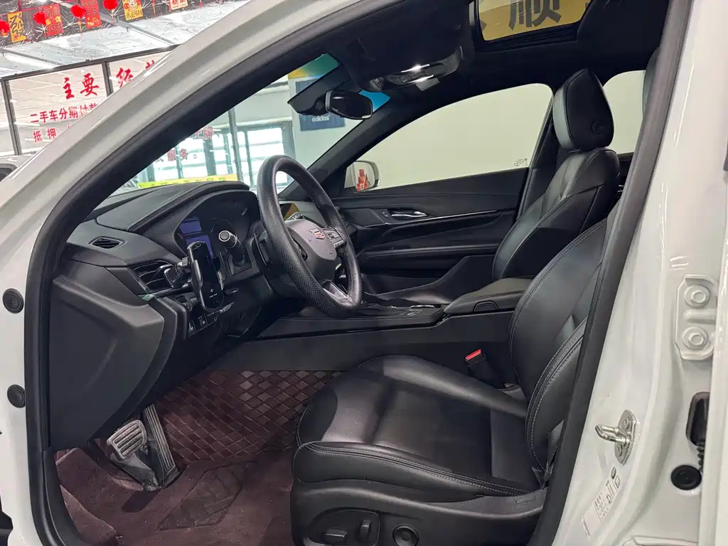 Cadillac CT4 - фото 4