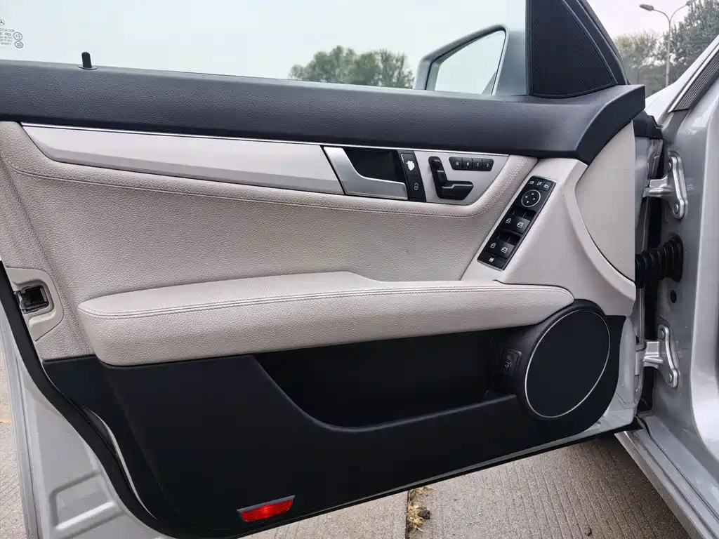 Mercedes-Benz C-Class (Import) — миниатюра 11