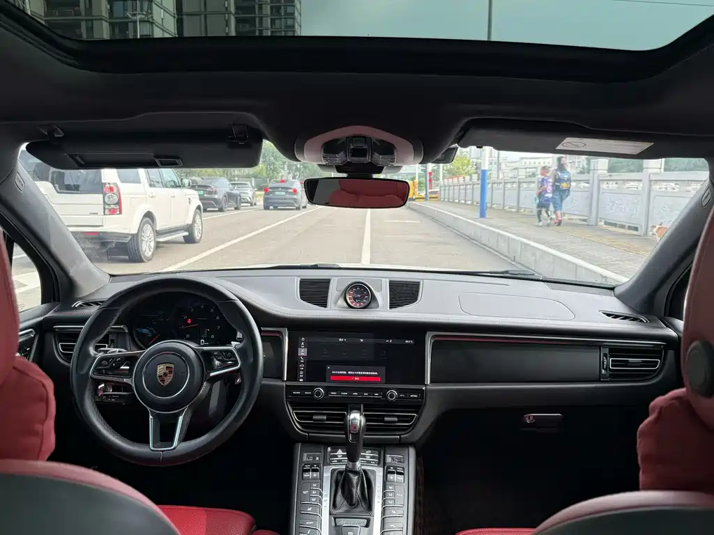 Porsche Macan — миниатюра 6