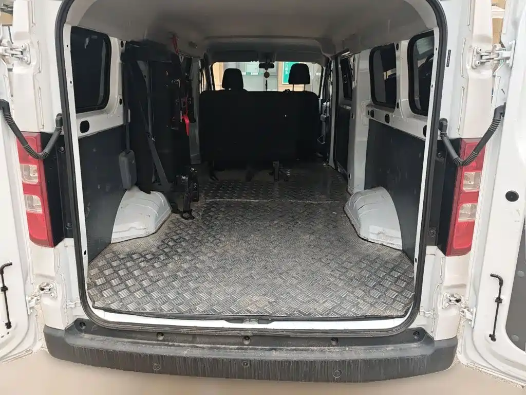 Wuling Yangguang — миниатюра 15