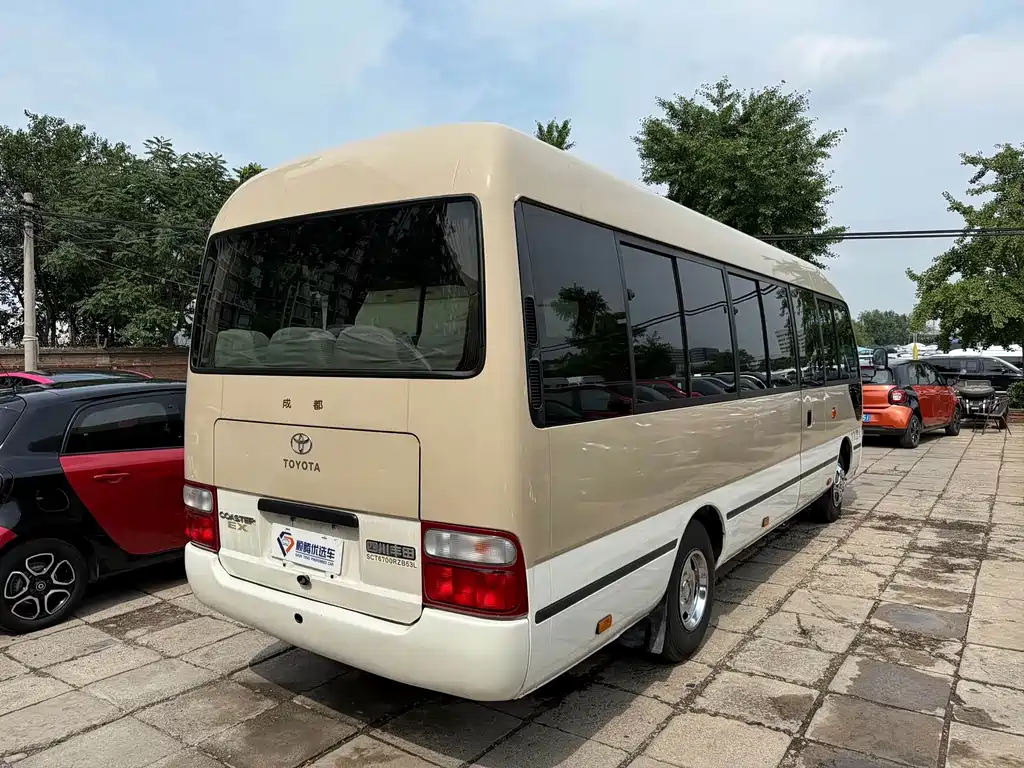 Toyota Coaster — миниатюра 4
