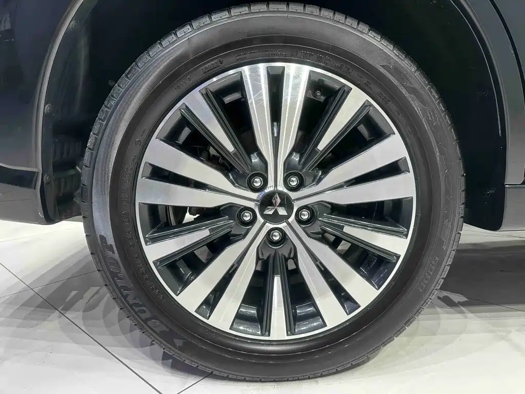 Mitsubishi Outlander — миниатюра 19
