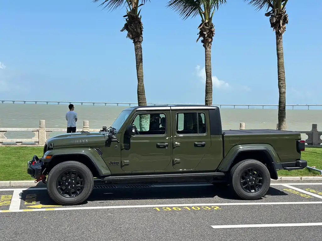 Jeep Gladiator — миниатюра 12