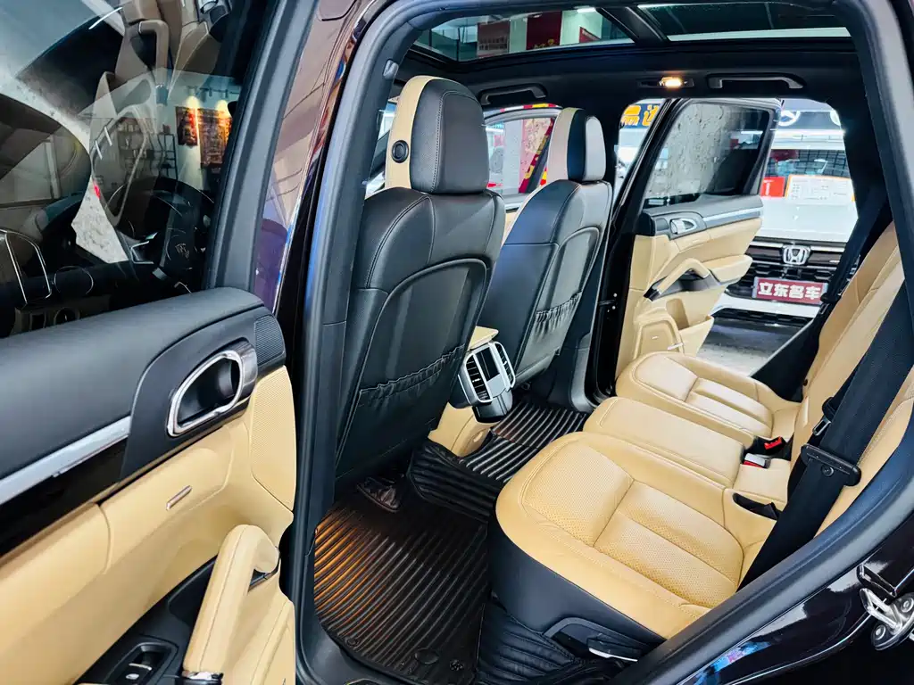 Porsche Cayenne — миниатюра 9