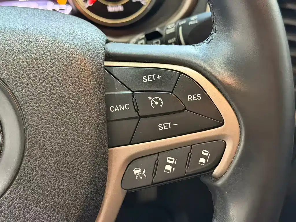 Jeep Cherokee (Import) — миниатюра 11