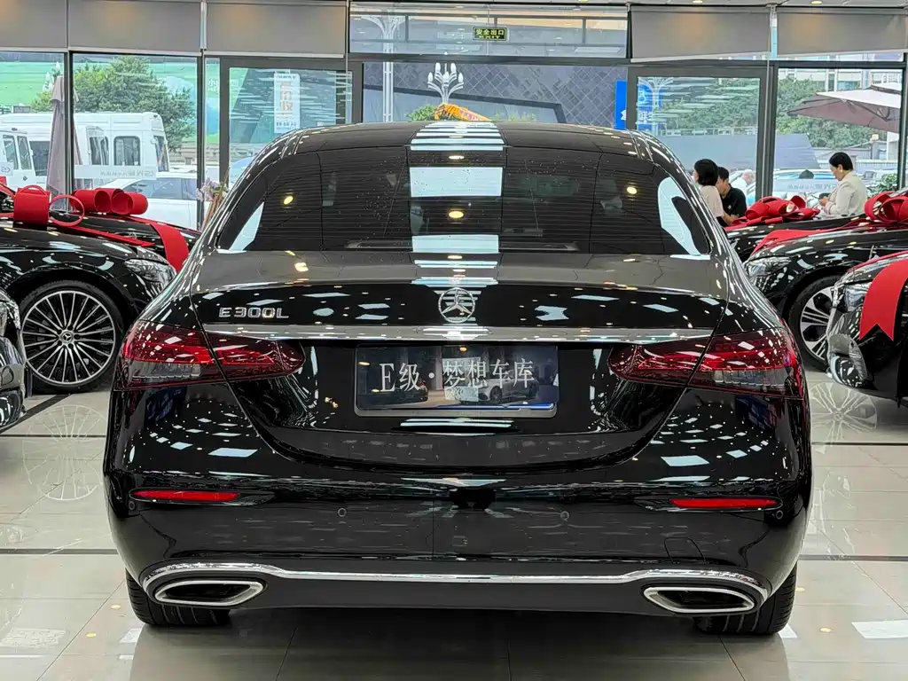 Mercedes-Benz E-Class — миниатюра 17
