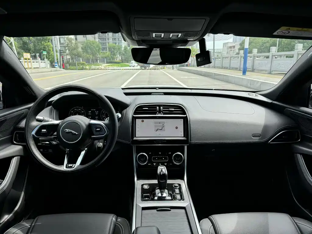Jaguar XEL — миниатюра 6