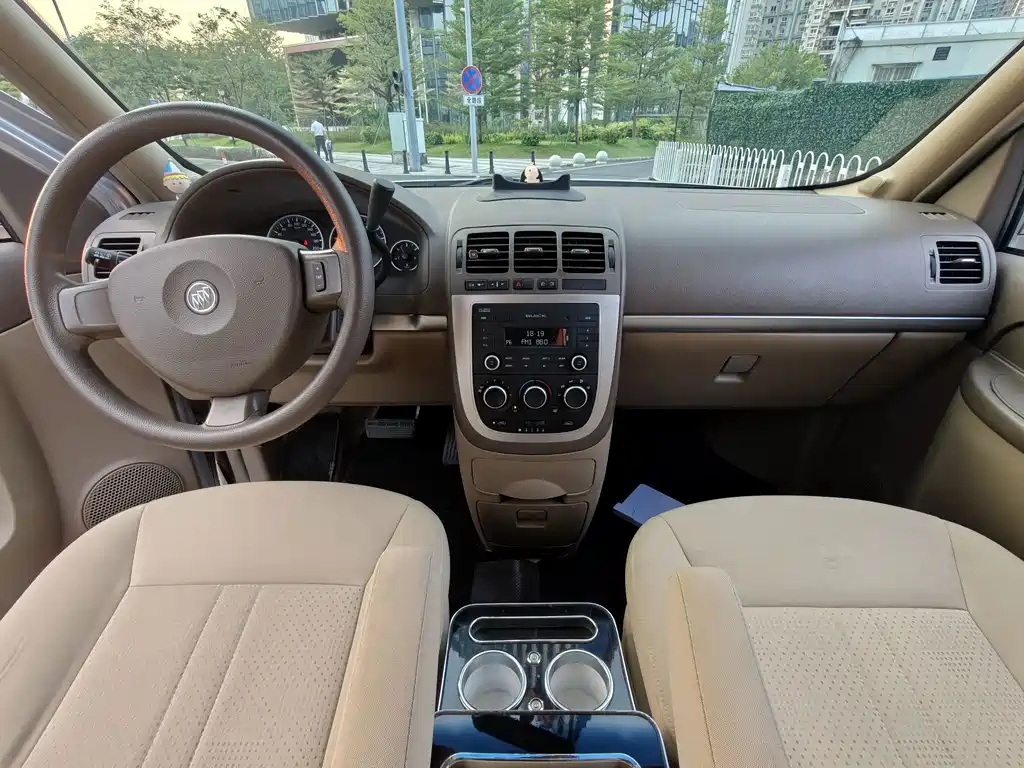 Buick GL8 — миниатюра 8
