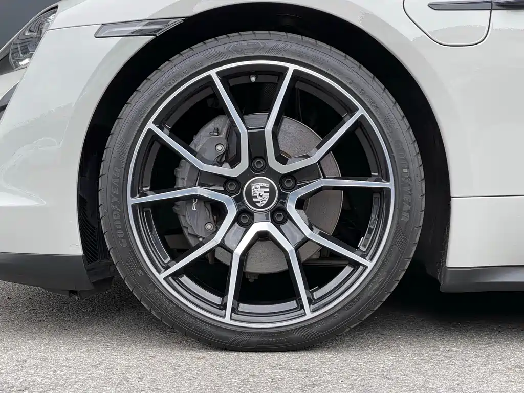 Porsche Taycan 2024 Taycan
