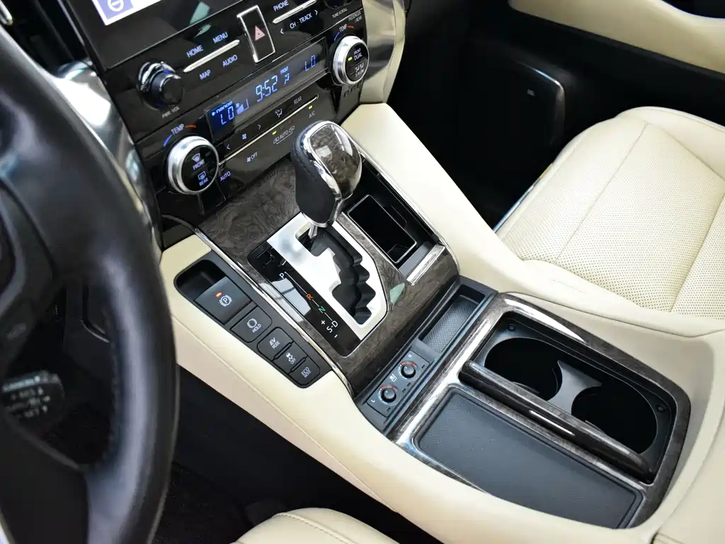 Toyota Vellfire — миниатюра 13