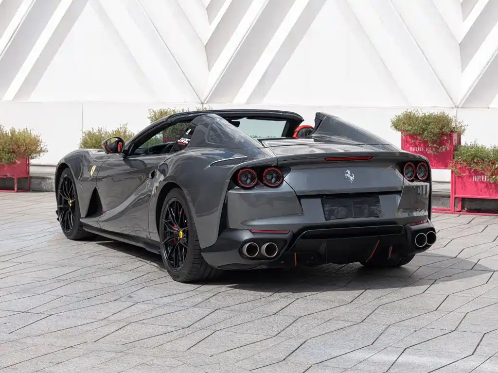 Ferrari 812 — миниатюра 6