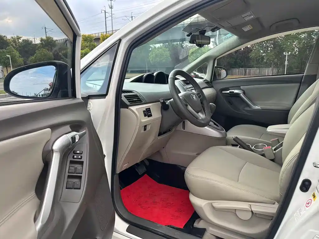 Toyota Verso — миниатюра 8